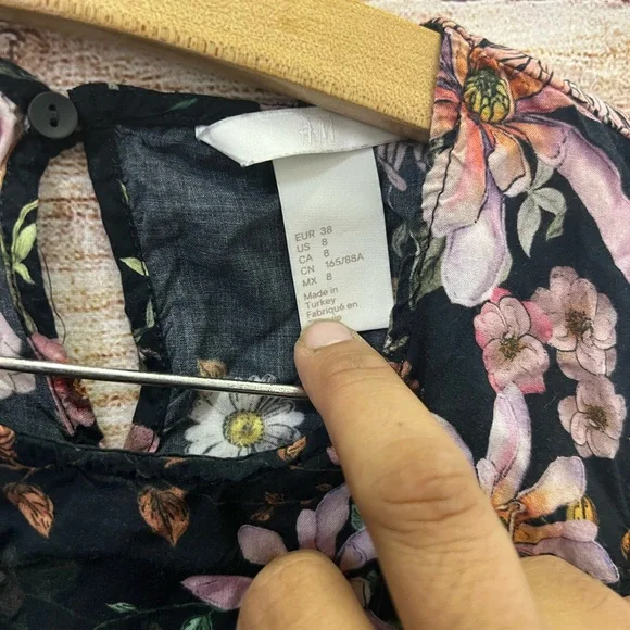 🔥 H&M blouse 8 - Picture 3 of 3